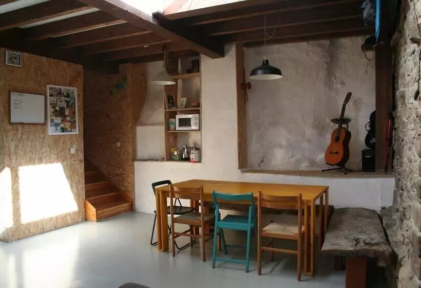 Albergue Les Xendes. Parque De Redes