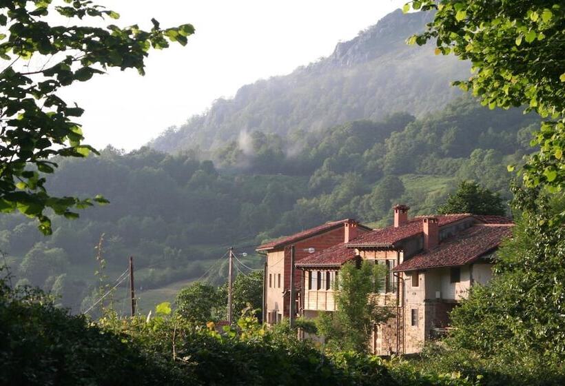 Albergue Les Xendes. Parque De Redes