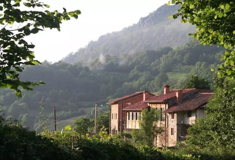 Albergue Les Xendes. Parque De Redes