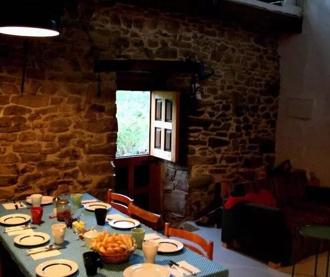 Albergue Les Xendes. Parque De Redes