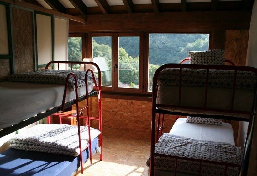 Albergue Les Xendes. Parque De Redes