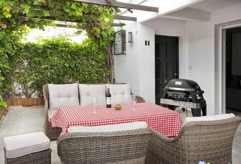 Beachside Fishermans Cottage