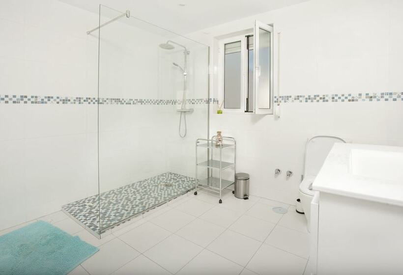 Beachside Fishermans Cottage