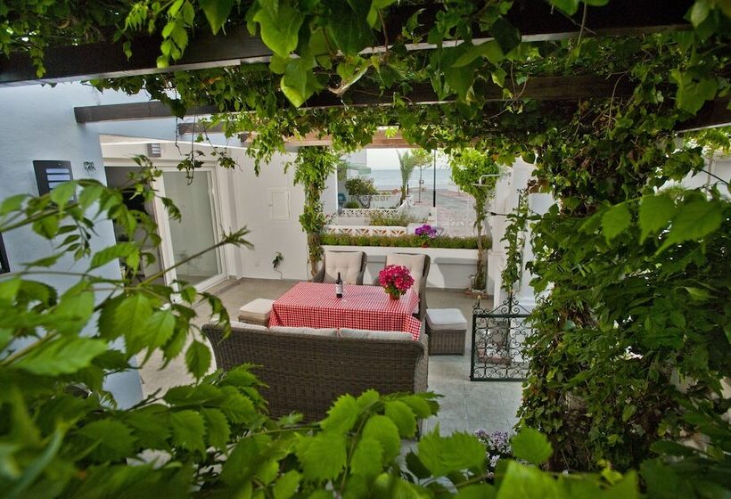 Beachside Fishermans Cottage