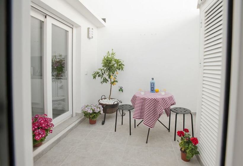 Beachside Fishermans Cottage