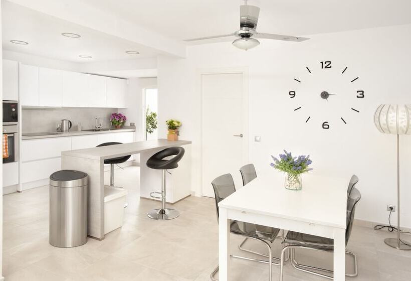 Beachside Fishermans Cottage