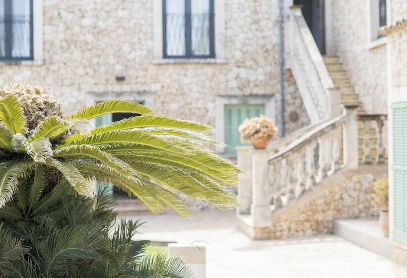 تختخواب و صبحانه Curolla Petit