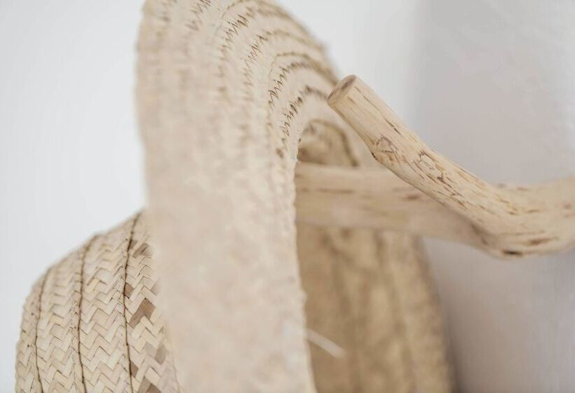 تختخواب و صبحانه Curolla Petit