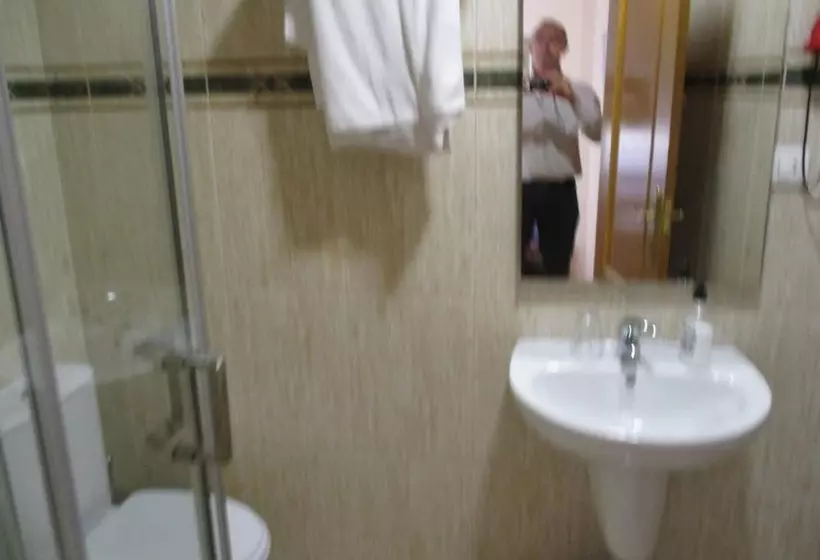 Hostal Becares