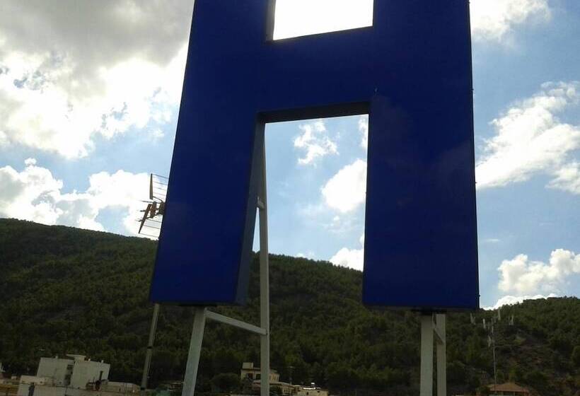 هتل Hostal Arneva Orihuela