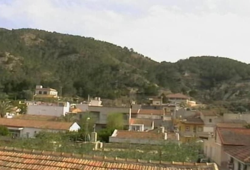 هتل Hostal Arneva Orihuela