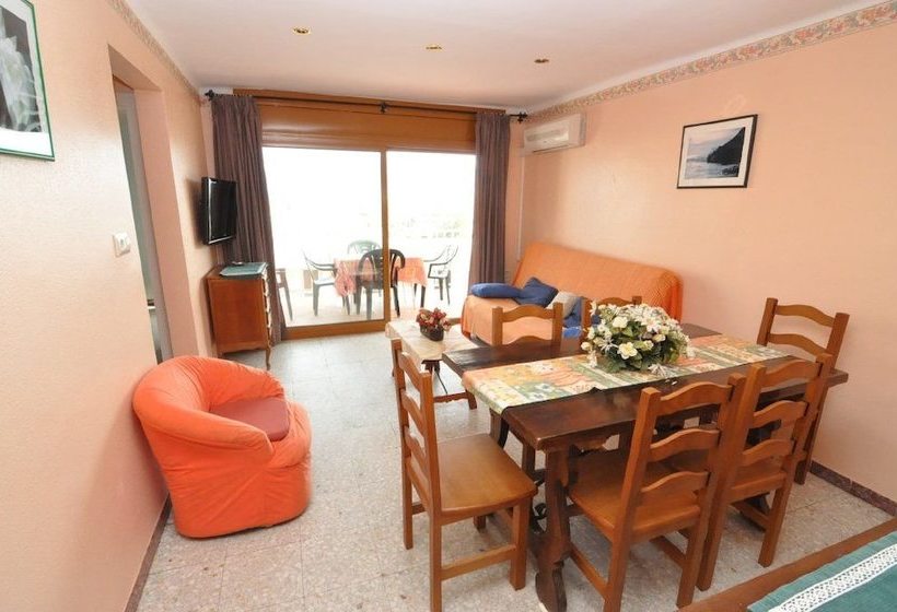 La Solana Apartments