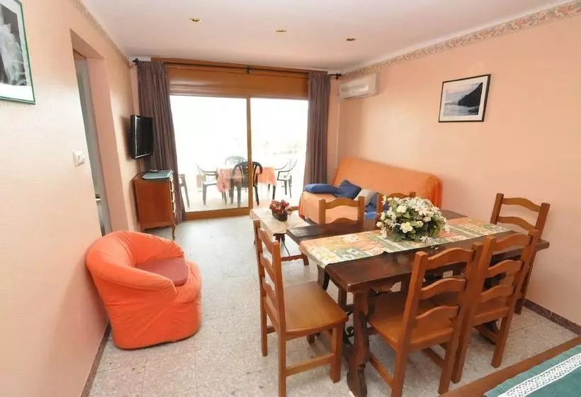 La Solana Apartments