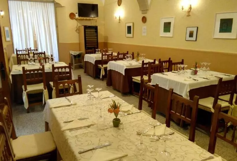 ユースホステル Hostal Meson La Cadena