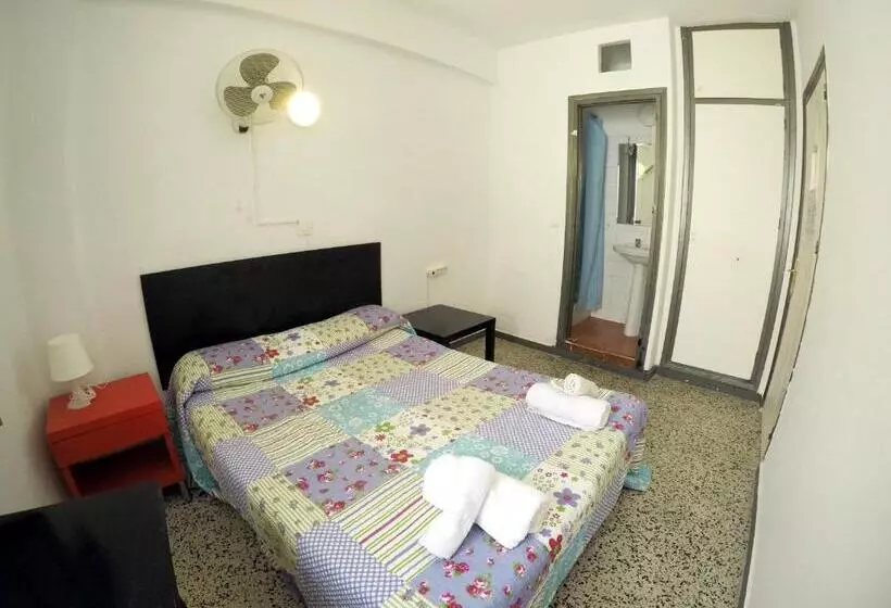 ユースホステル Pension Euro Holitel