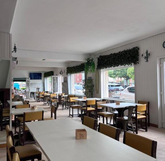 簡易ホテル Hostería De Somo