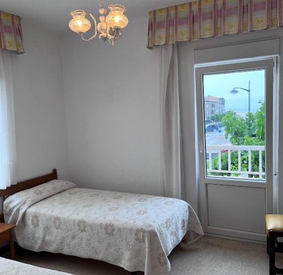 簡易ホテル Hostería De Somo