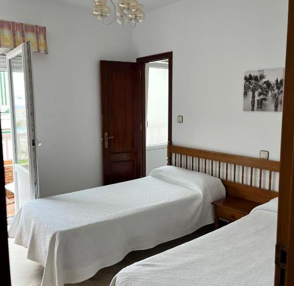 簡易ホテル Hostería De Somo