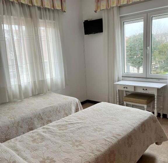 簡易ホテル Hostería De Somo