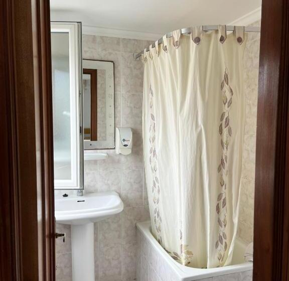 簡易ホテル Hostería De Somo