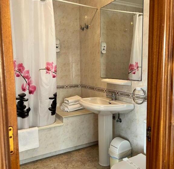 簡易ホテル Hostería De Somo