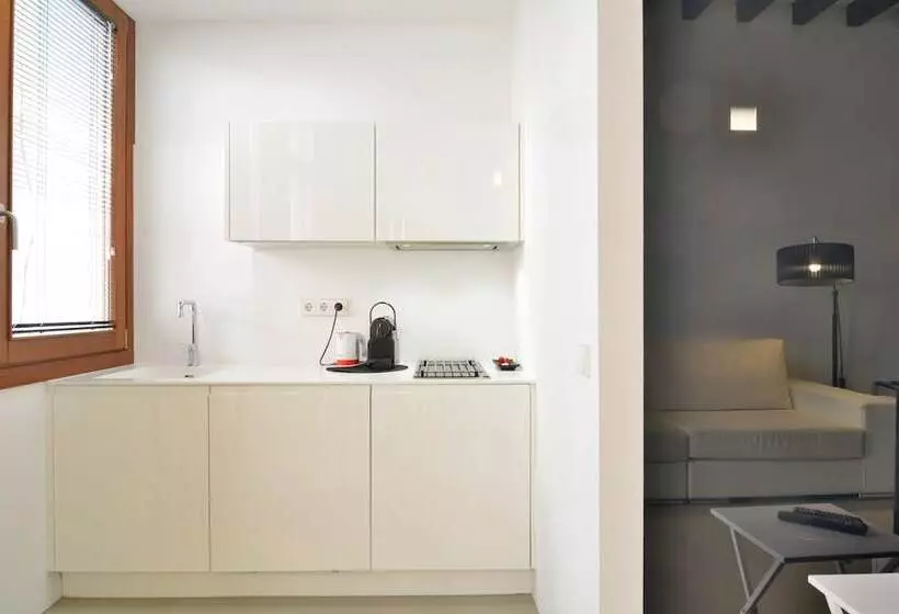 Lonja Suites Apartments