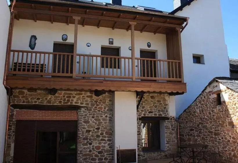 Hostelli Casa Rural El Almendro De María