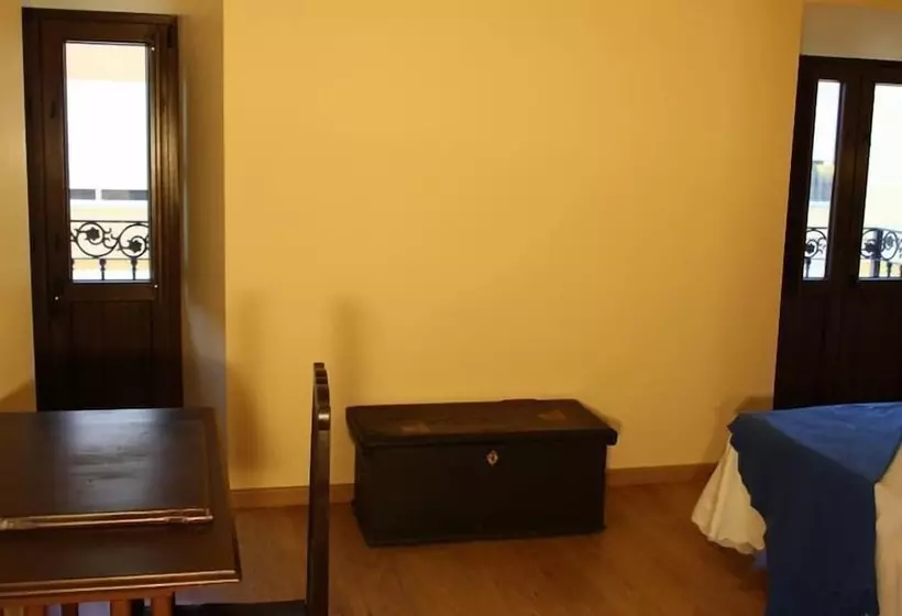 Hostelli Casa Rural El Almendro De María