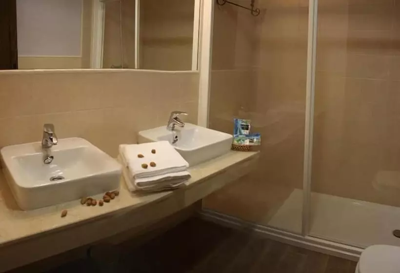 Hostelli Casa Rural El Almendro De María