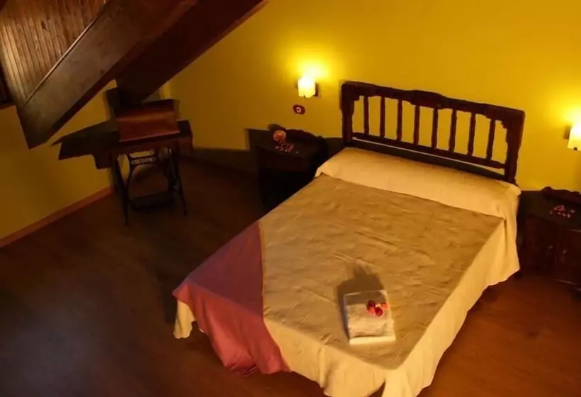 Hostelli Casa Rural El Almendro De María