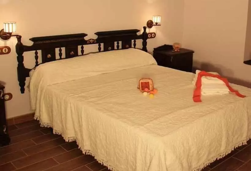 Hostelli Casa Rural El Almendro De María