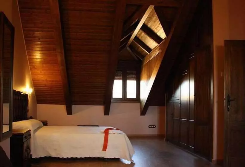 Hostelli Casa Rural El Almendro De María