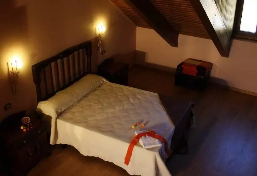 Hostelli Casa Rural El Almendro De María