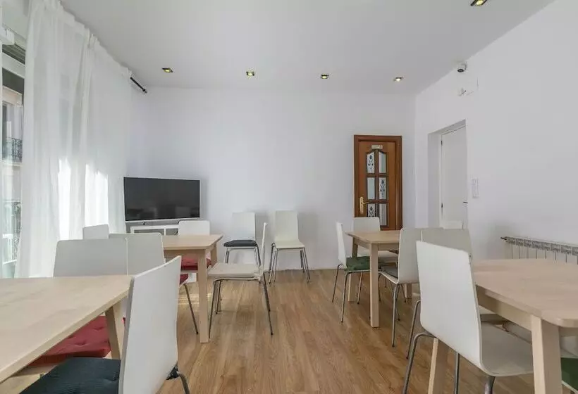 مسافرخانه H A San Mateo Suites