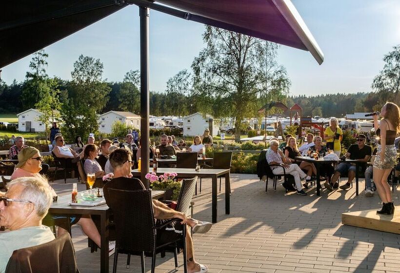 בית מלון כפרי First Camp Skutberget Karlstad