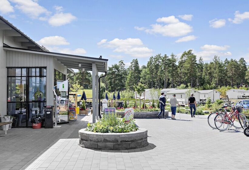 בית מלון כפרי First Camp Skutberget Karlstad