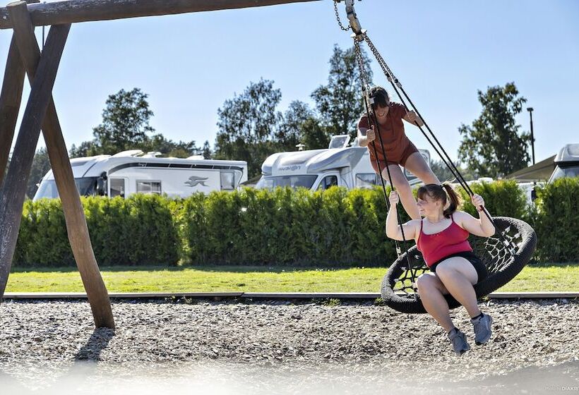 בית מלון כפרי First Camp Skutberget Karlstad