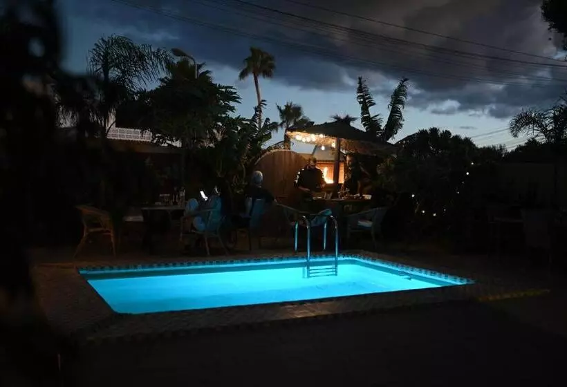 Los Amigos Nest Hostel