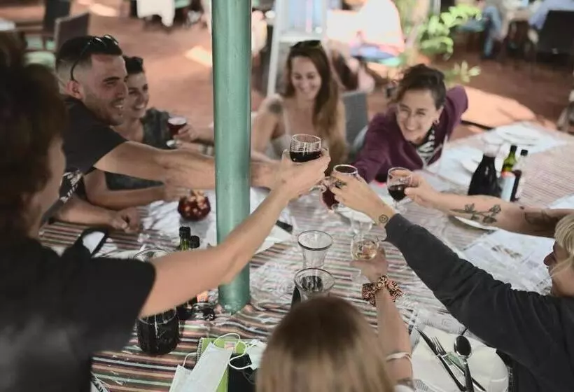 Los Amigos Nest Hostel