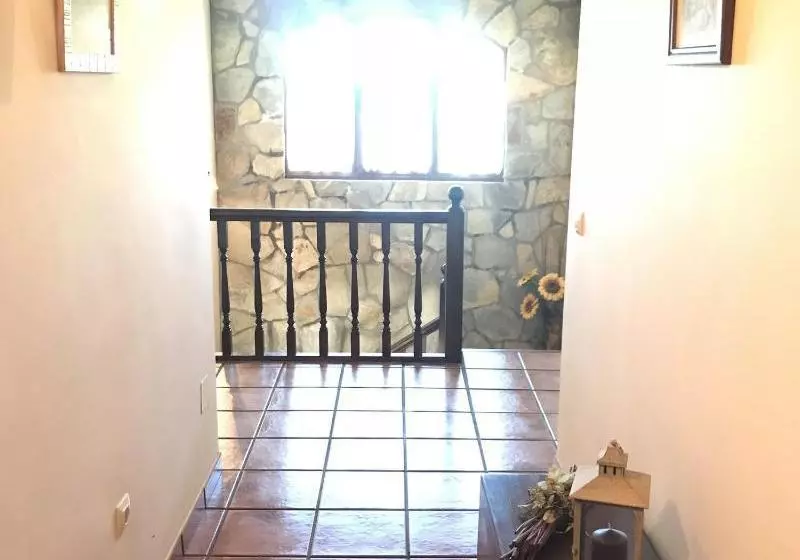 ペンション Posada Mediavia