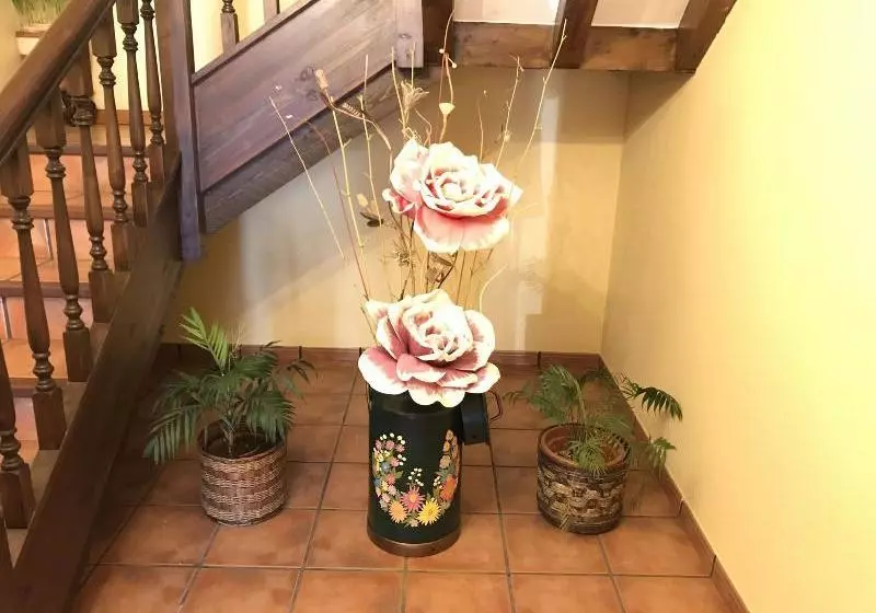 ペンション Posada Mediavia