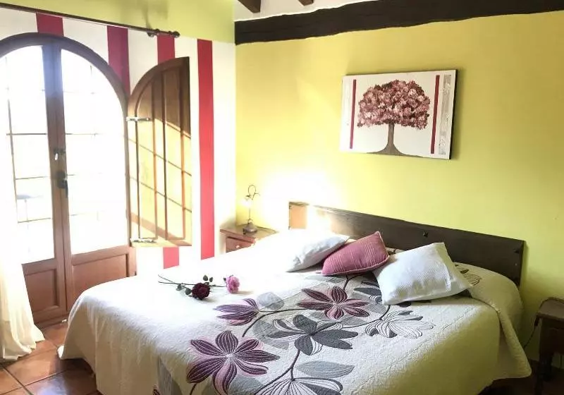 ペンション Posada Mediavia