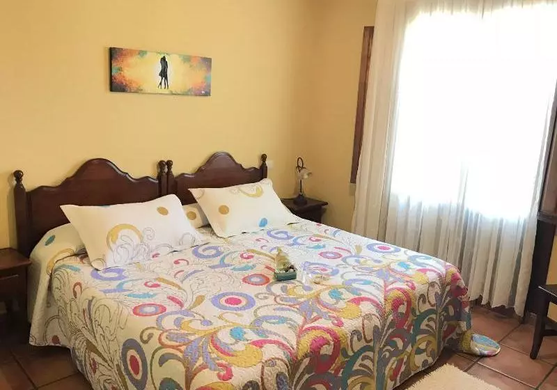 ペンション Posada Mediavia