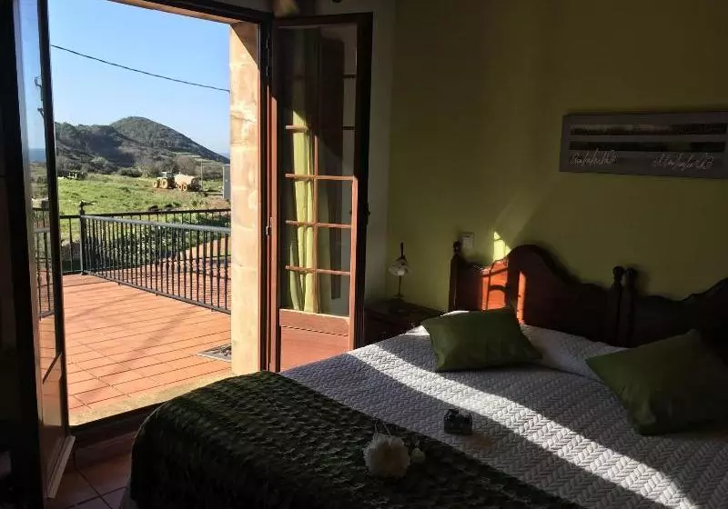 ペンション Posada Mediavia