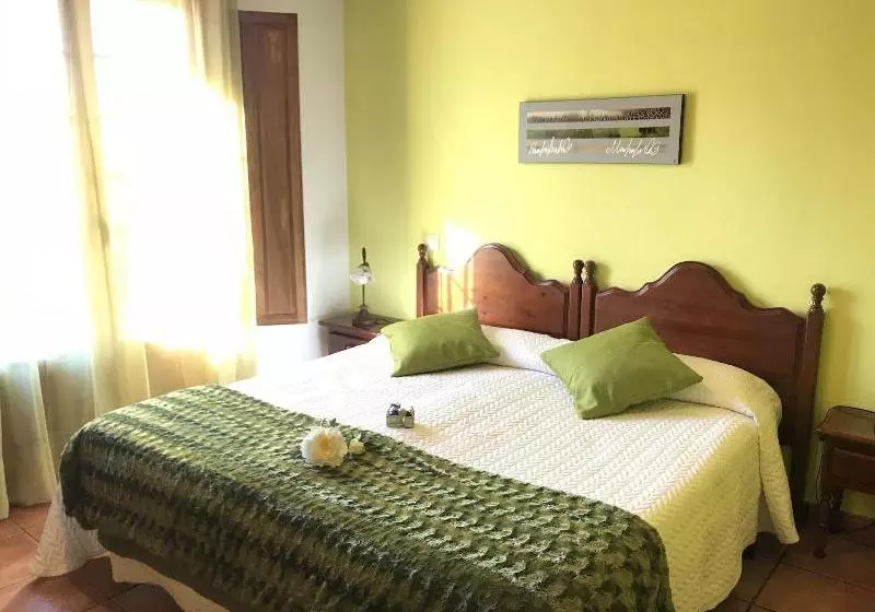 ペンション Posada Mediavia