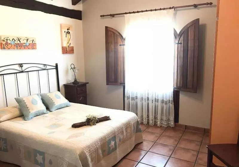 ペンション Posada Mediavia