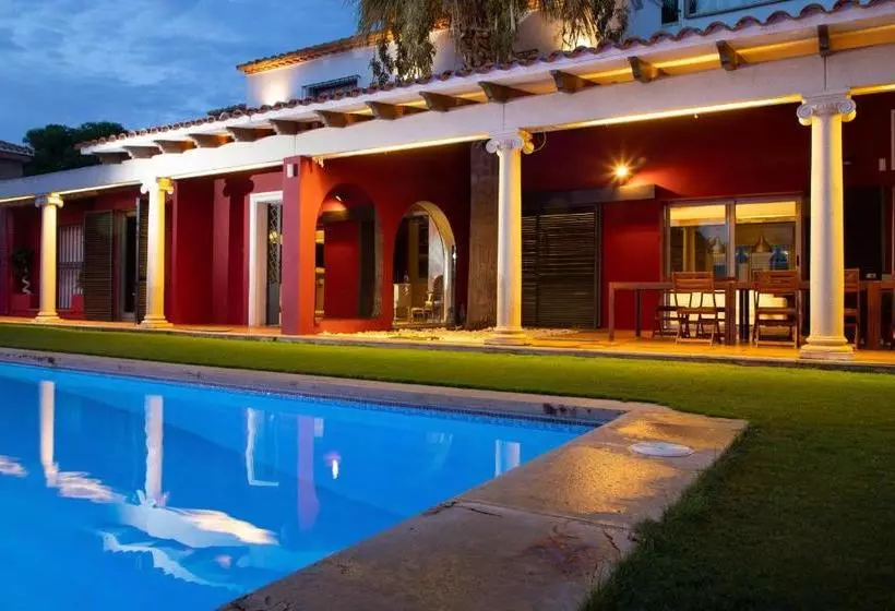 Villa Bouganvillea