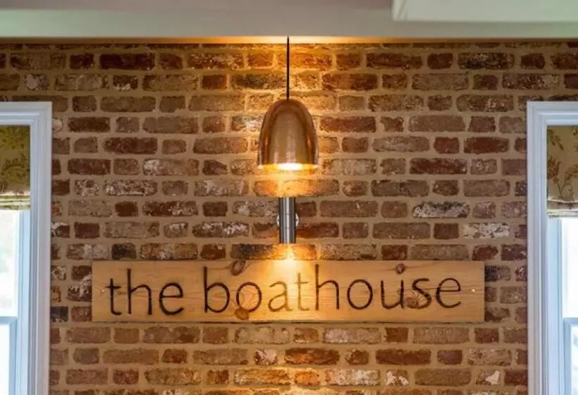 Hostelli The Boathouse