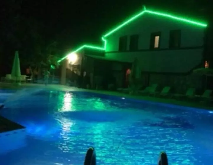 Hotelli Green Garden