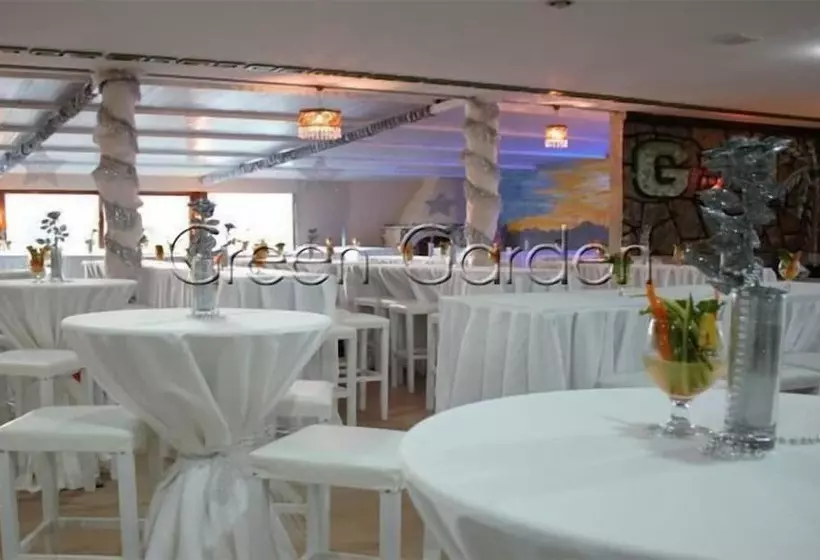 Hotelli Green Garden